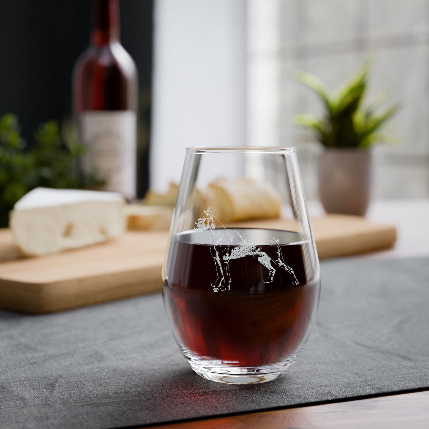 Boxer Sketch and Serve Engraved Stemless Wineglass